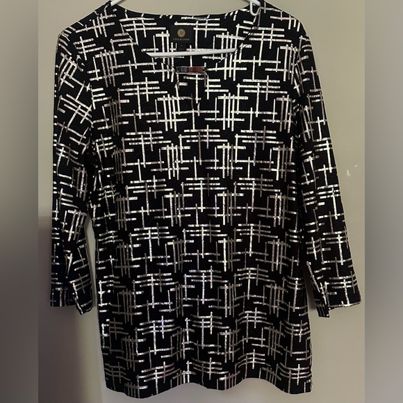 JM Collection Tops - JM Collection Size MEDIUM Black and Gold Geometric Blouse
